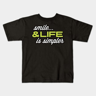 Funny quote: Smile & Life Is Simpler Kids T-Shirt